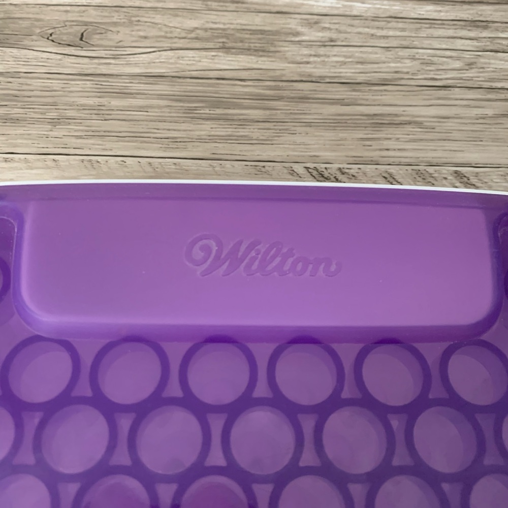 Wilton Tip Storage Container - Picture 2 of 5